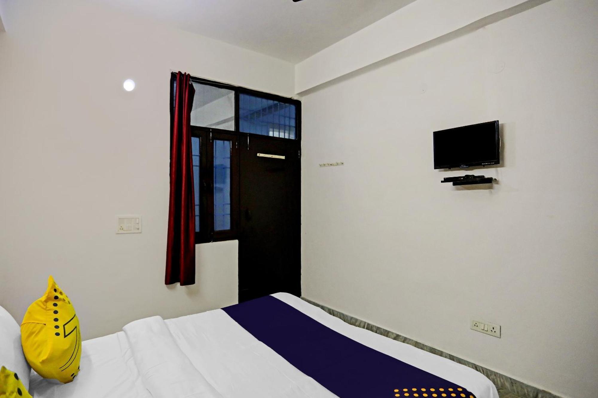 Spot On Raj Hotel Vip Near Worlds Of Wonder Kalkaji Devi Exterior photo
